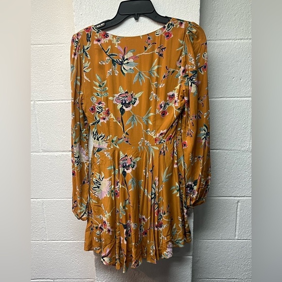 Ecote Rosalinda Floral Long-Sleeve Mini Dress. Urban Outfitters - Picture 4 of 4